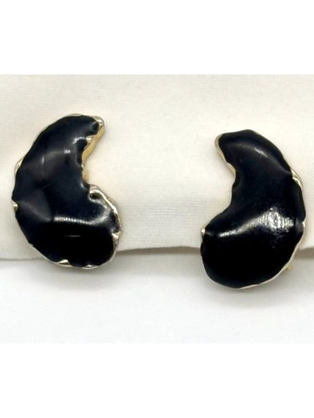 Vintage Enamel Resin Clip-On Earrings Black With Gold-Tone Metal Kidney-Shaped~~